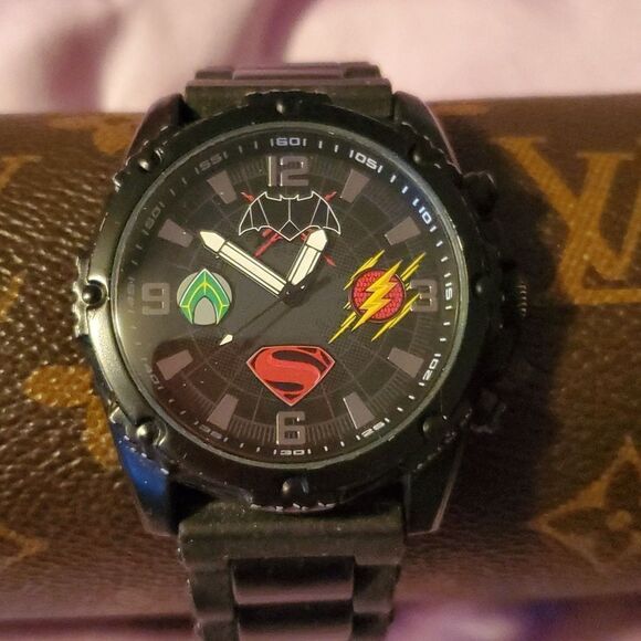 Justice League Watch by Accutime Large Black with 4 Superhero Logos Works Great - Picture 2 of 8